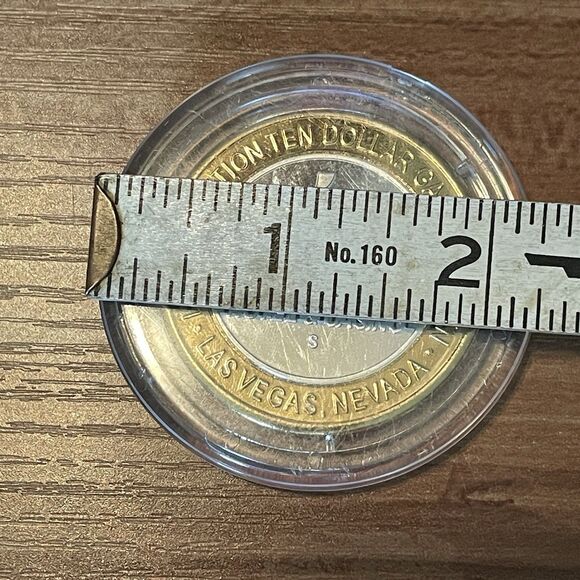 Four Queens Limited Edition $10 Token.  Linda Queen Of Earth. - Picture 3 of 5